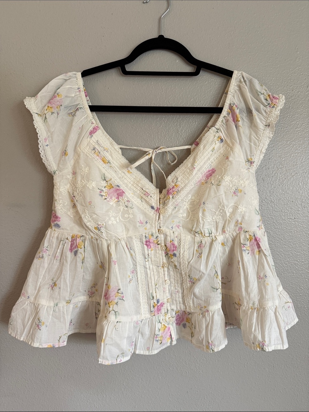 Universal Thread Cream Floral Peplum V-Neck Blouse
